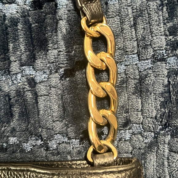 Pre- loved Michael Kors black leather Crossbody - Picture 6 of 9